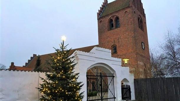 Juletræstænding | Grevinge Kirke